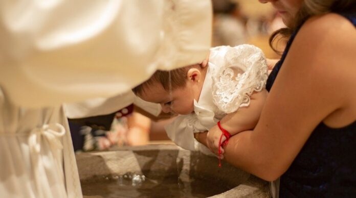 bebe-muere-sumergido-en-agua-bendita