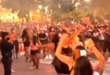 Feministas tiraron las vallas y trataron de prender fuego la Catedral de Salta
