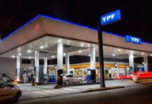 En busca de apoyo, Milei aceptó quitar a YPF de la lista de empresas estatales a privatizar