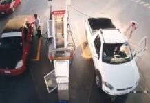 VIDEO: Se le incendió el auto por usar el celular en una estación de servicio