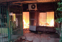 Armó multitudinaria fiesta clandestina y prendió fuego la casa del vecino que lo denunció