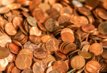 VIDEO | Un hombre pagó la última cuota alimentaria de su hija con 80.000 monedas de un centavo