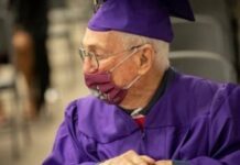 A los 97 años terminó la Universidad, 80 años después de haberla dejado