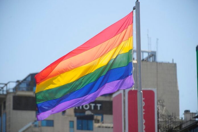 comunidades-lgbt-cuestionaron-al-docente___hKEsHDIN0_720x0__1