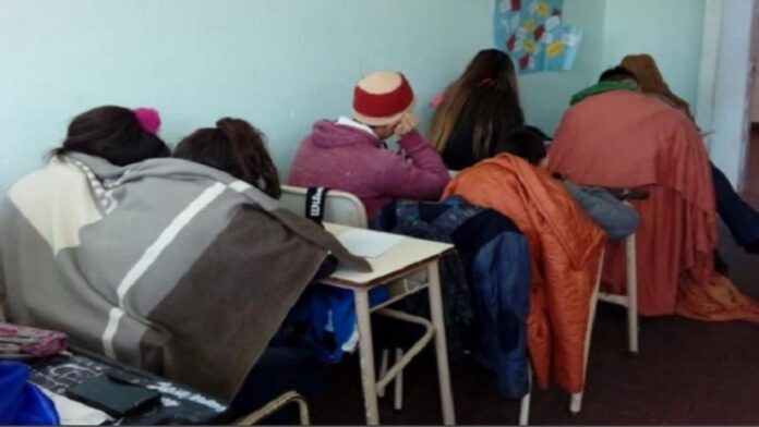 nena_descompuesta_en_escuela_por_el_frxo_1_crop1625161349479.jpg_1734428432