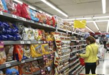 Llegan a las góndolas los primeros alimentos importados: Gobierno espera que baje la inflación