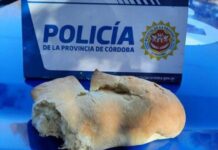 Insólito: un policía detuvo a un joven de 27 años por robar un pan y recuperó “el botín”