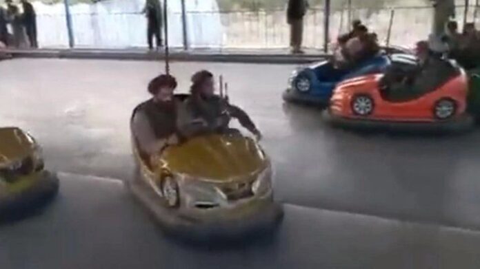 talibanes-autos-chocadoreswebp
