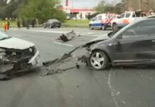 Se bajaron a ayudar, los atropellaron y los mataron