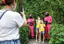 Alerta por la llegada de ‘El juego del calamar’ a los colegios españoles: los niños imitan las pruebas en el patio