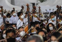Venezuela intenta romper el récord Guiness y pone a 12.000 músicos en una orquesta
