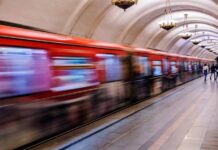 VIDEO: Un hombre muere arrollado en un metro cuando intentaba salvar a un suicida que sí sobrevivió