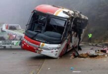 El vuelco de un micro causó 18 muertos y 25 heridos en Ecuador