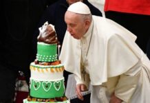 El Papa Francisco cumple 85 años y recibió a refugiados de Asia y África