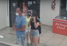 Una mujer se sacó el vestido y lo usó como barbijo para entrar a una heladería
