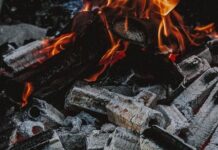 Prendió el fuego del asado con nafta y quemó a su bebé de nueve meses