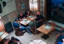 Comieron en una pizzería, dejaron propina, pero escaparon del lugar sin pagar la cuenta