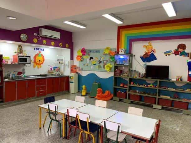 guarderia-ninos-el-trabajo-min