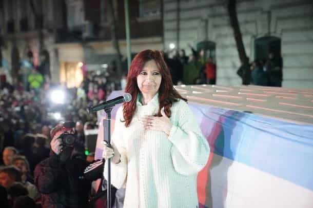 cristina-kirchner-recoleta-27-08-9jpg-min