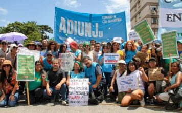 Docentes universitarios de Jujuy continúan de paro y reclaman mayor financiamiento